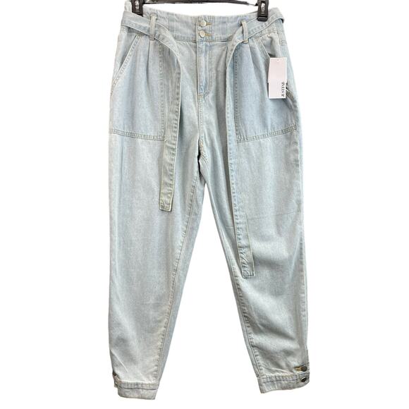 JustFab Jeans Acid Wash Women Size 22 with Belt - Picture 1 of 10